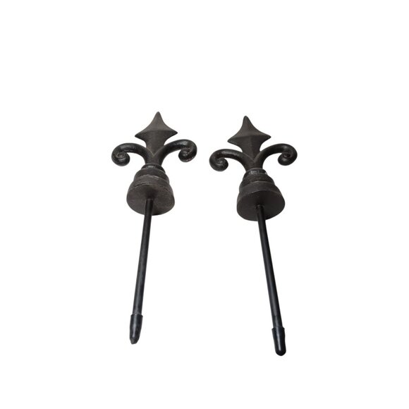 Garden Hose Guides Stakes Fleur de Lys Cast Iron Lot of 2 NOS - Picture 6 of 11